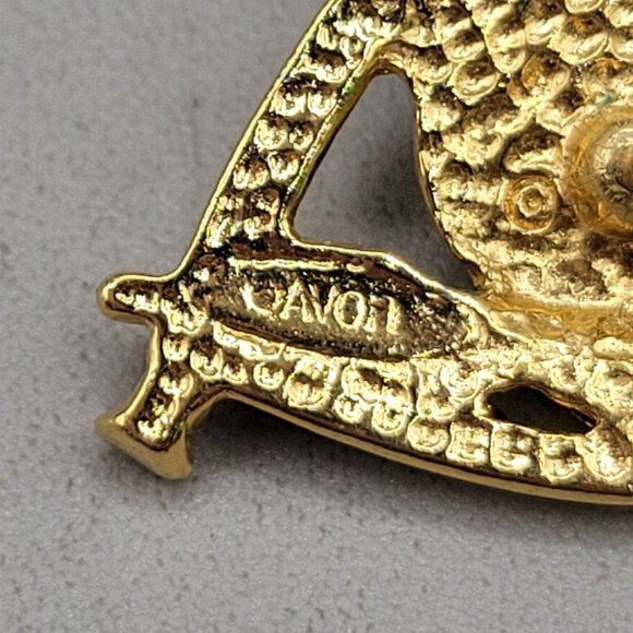 Heart Shaped US Flag Lapel Pin Brooch Tie Tack Avon - Picture 4 of 5